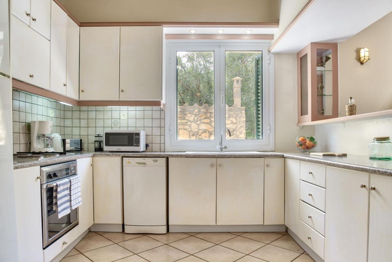 Olivegrove - Nestled In Olive Trees With Private Pool, By Zantewize * Tragaki