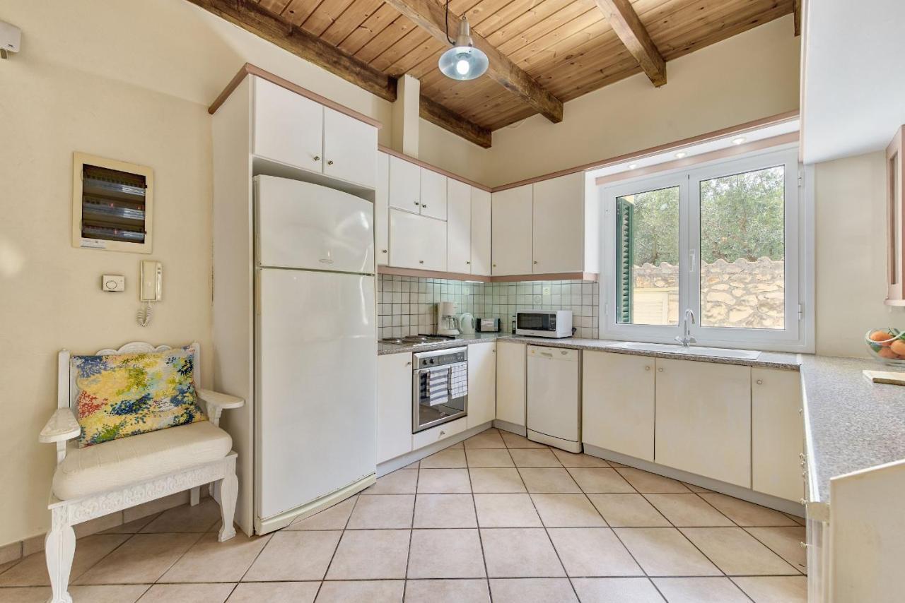Olivegrove - Nestled In Olive Trees With Private Pool, By Zantewize *